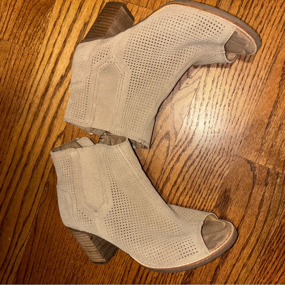 Tom’s Heels